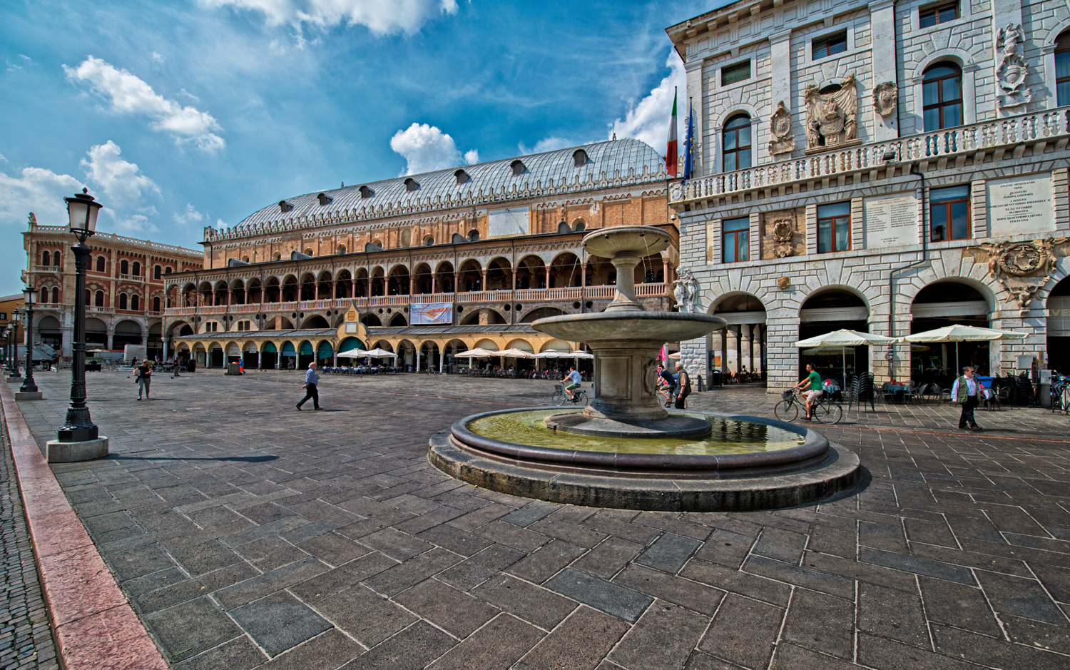 Padova, Piazza delle Erbe e il Palazzo della Ragione